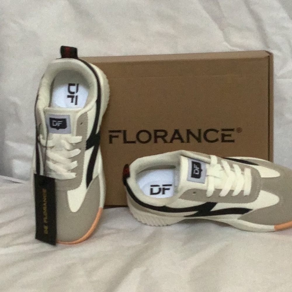 DF De Florance Women's Beige and White Sneakers W6.5 NEW IN BOX